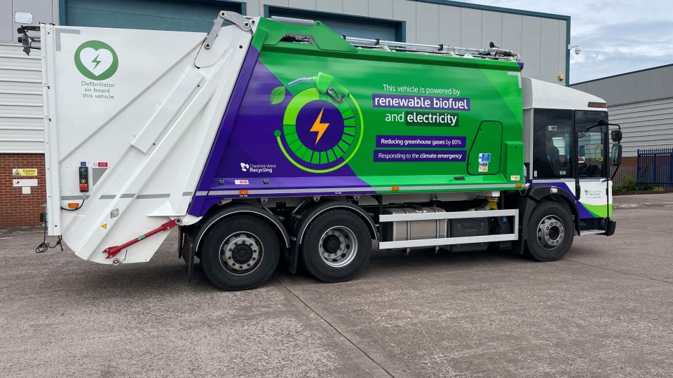 Twinpack CWR branded with defibrillator on board message