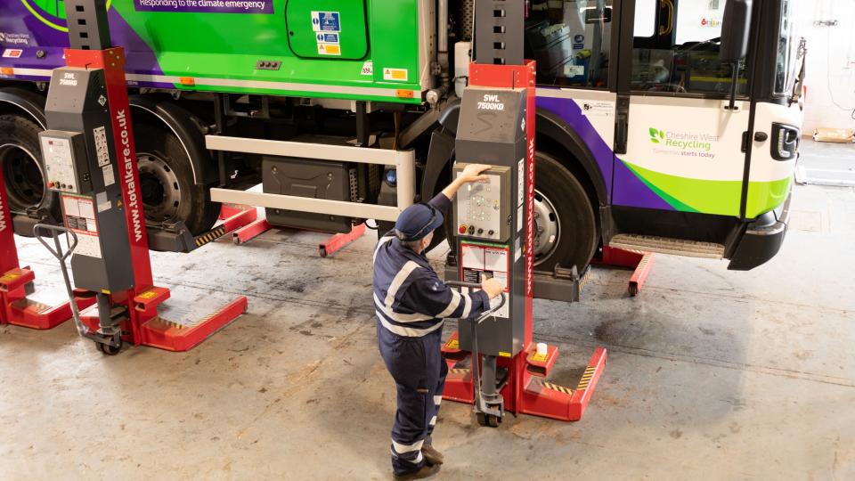 CWR hgv on vehicle lift